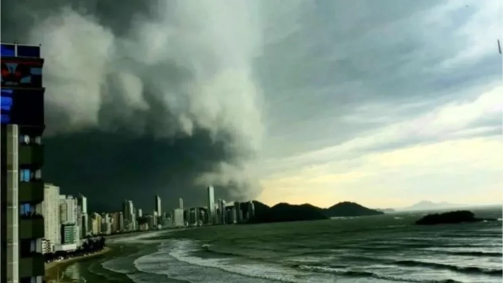 Ciclone dispara alerta em SC: previsão indica temporais intensos e risco de danos