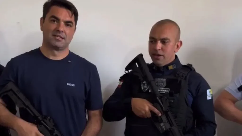 Prefeito promete “fazer carinho na bandidagem” ao anunciar novo armamento
