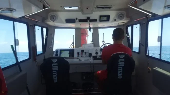 Bombeiros procuram pescador desaparecido no mar
