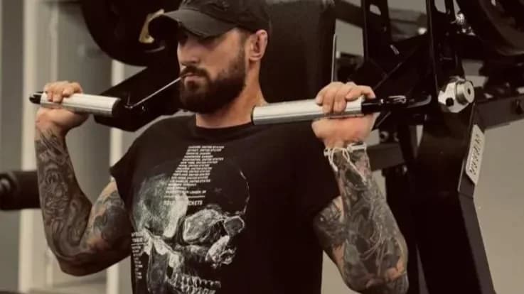 Personal trainer é assassinado na Praça dos Correios no Centro de Itajaí