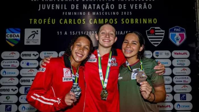Esporte - Nadadora de Itajaí conquista medalha de bronze no Brasileiro juvenil