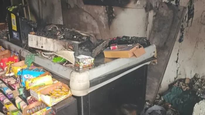 CAMBORIÚ - Incêndio atinge mercado no bairro Rio Pequeno