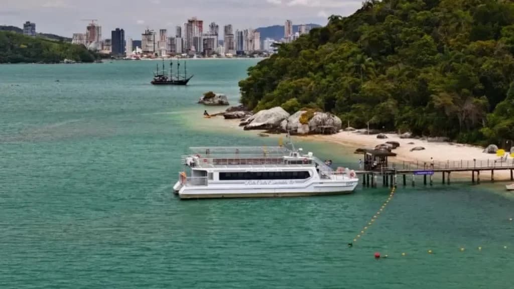 Teste confirma operação do novo catamarã que conectará BC e Porto Belo