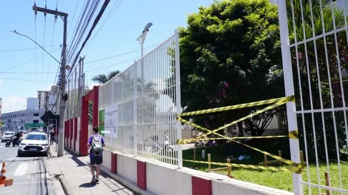 Anúncio de “bunker” nas escolas contrasta com falta de estrutura básica em Santa Catarina