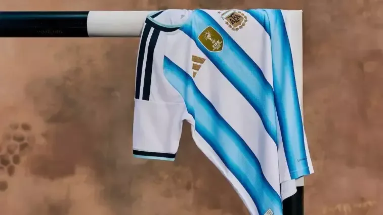 Esporte - Argentina revela uniforme para a Copa do Mundo de 2026