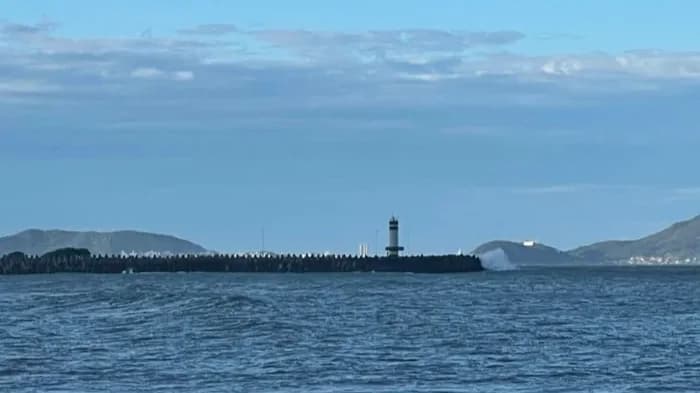 Canal portuário é reaberto depois de ressaca brava