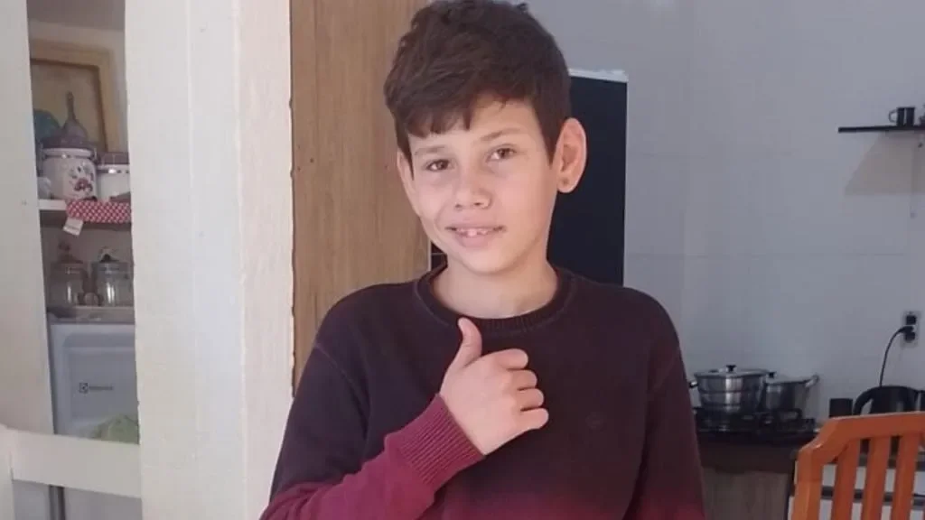 Adolescente de 14 anos some a caminho da escola e família faz apelo em Tijucas